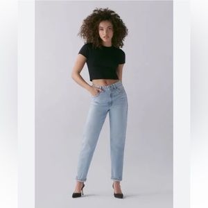Like New Dynamite Women’s Light indigo Claudia Ultra High Waist Mom Jeans Sz 23